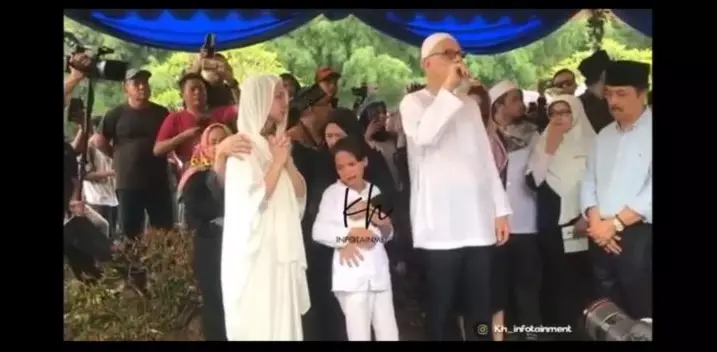 Potret pemakaman Ashraf Sinclair Instagram 