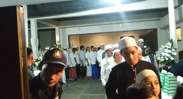 Tahlilan Ashraf Sinclair berbagai sumber  Tahlilan Ashraf Sinclair berbagai sumber