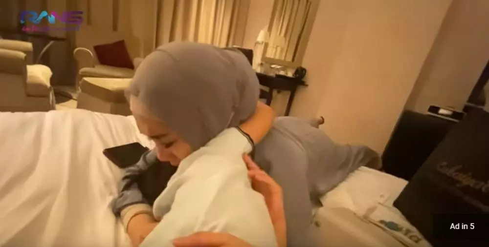 momen haru Nagita berpisah dengan Rafathar YouTube momen haru Nagita berpisah dengan Rafathar YouTube