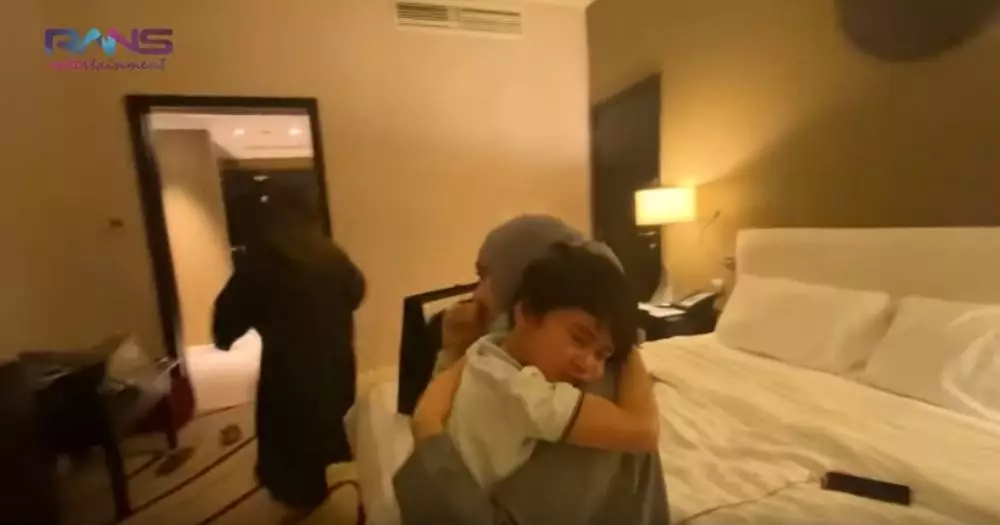 momen haru Nagita berpisah dengan Rafathar YouTube momen haru Nagita berpisah dengan Rafathar YouTube