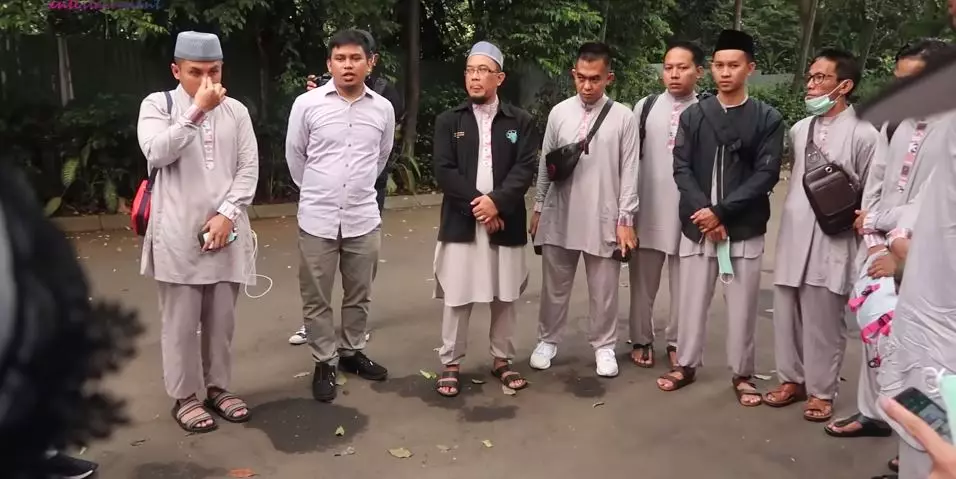 karyawan raffi nagita umrah © 2020 brilio.net karyawan raffi nagita umrah © 2020 brilio.net