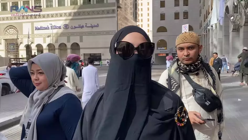 karyawan raffi nagita umrah © 2020 brilio.net karyawan raffi nagita umrah © 2020 brilio.net