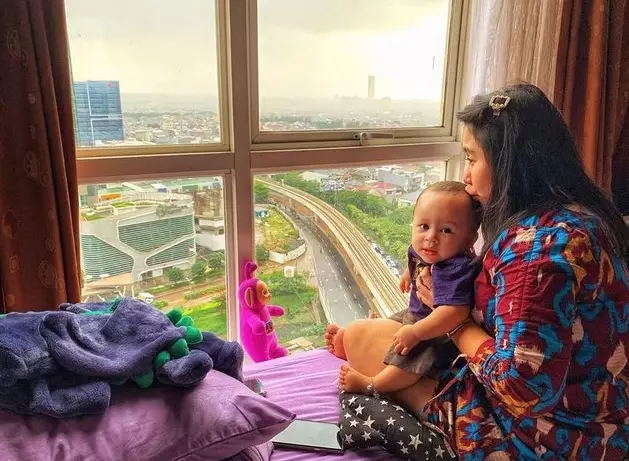 Chikita Meidy momong anak  Instagram 
