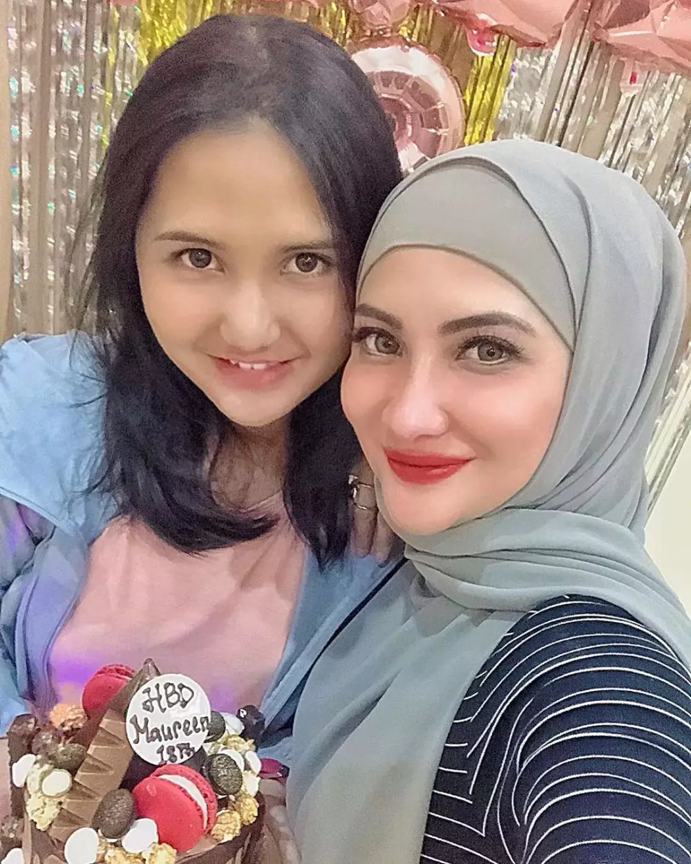 Natalie Sarah dan sang anak, bak kakak adik Instagram
