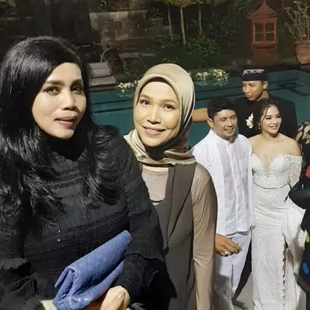 pernikahan Tiwi eks T2 dan Arsyad © 2020 instagram.com