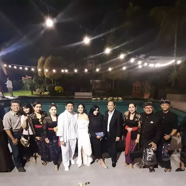 pernikahan Tiwi eks T2 dan Arsyad © 2020 instagram.com