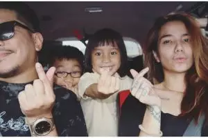 5 Potret kedekatan anak Sheila Marcia & ayah tiri, jarang tersorot