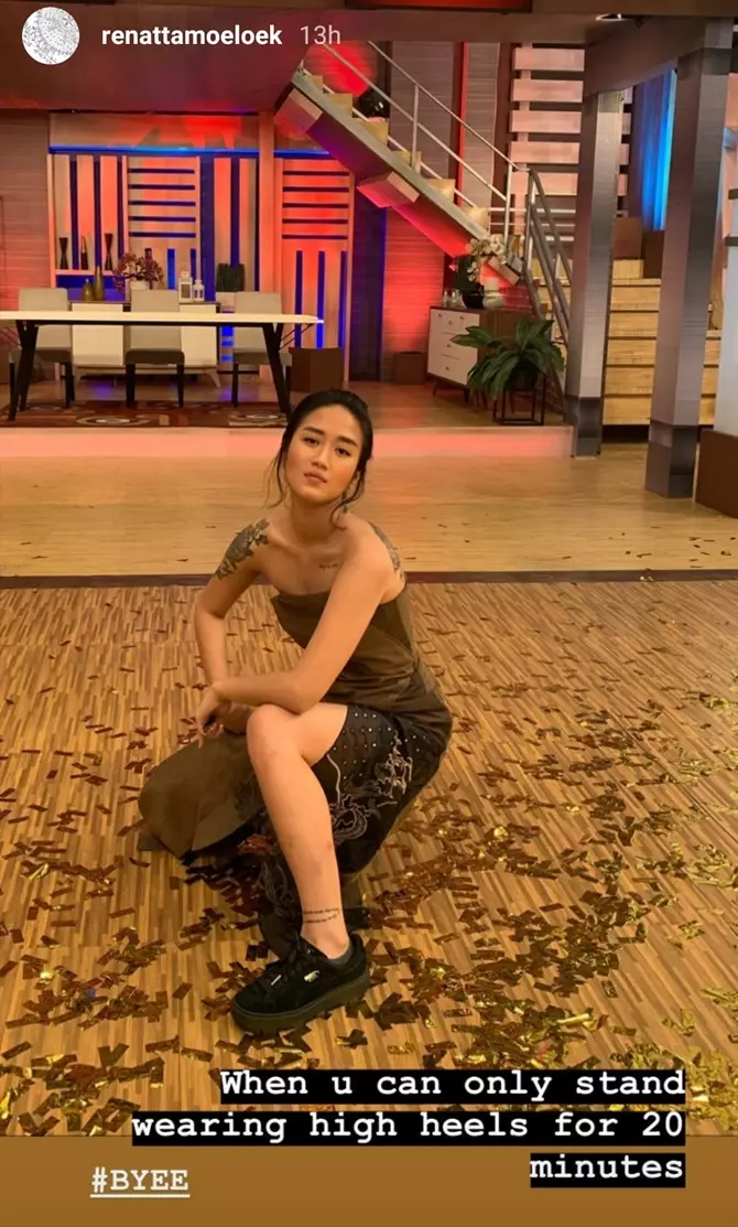 Chef Renatta lepas high heels  Instagram 