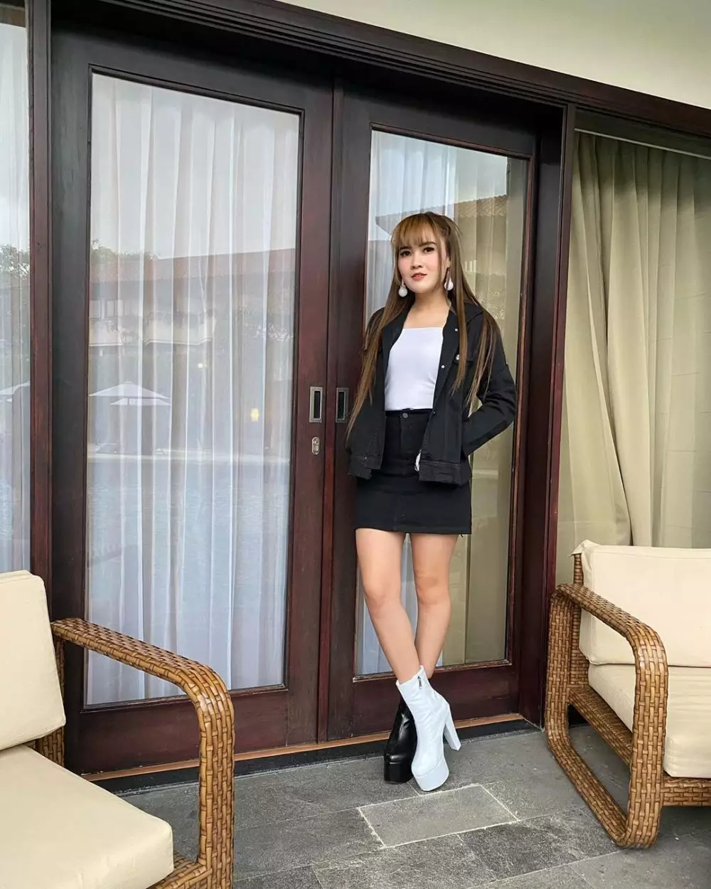 Sepatu Nella Kharisma  Instagram 