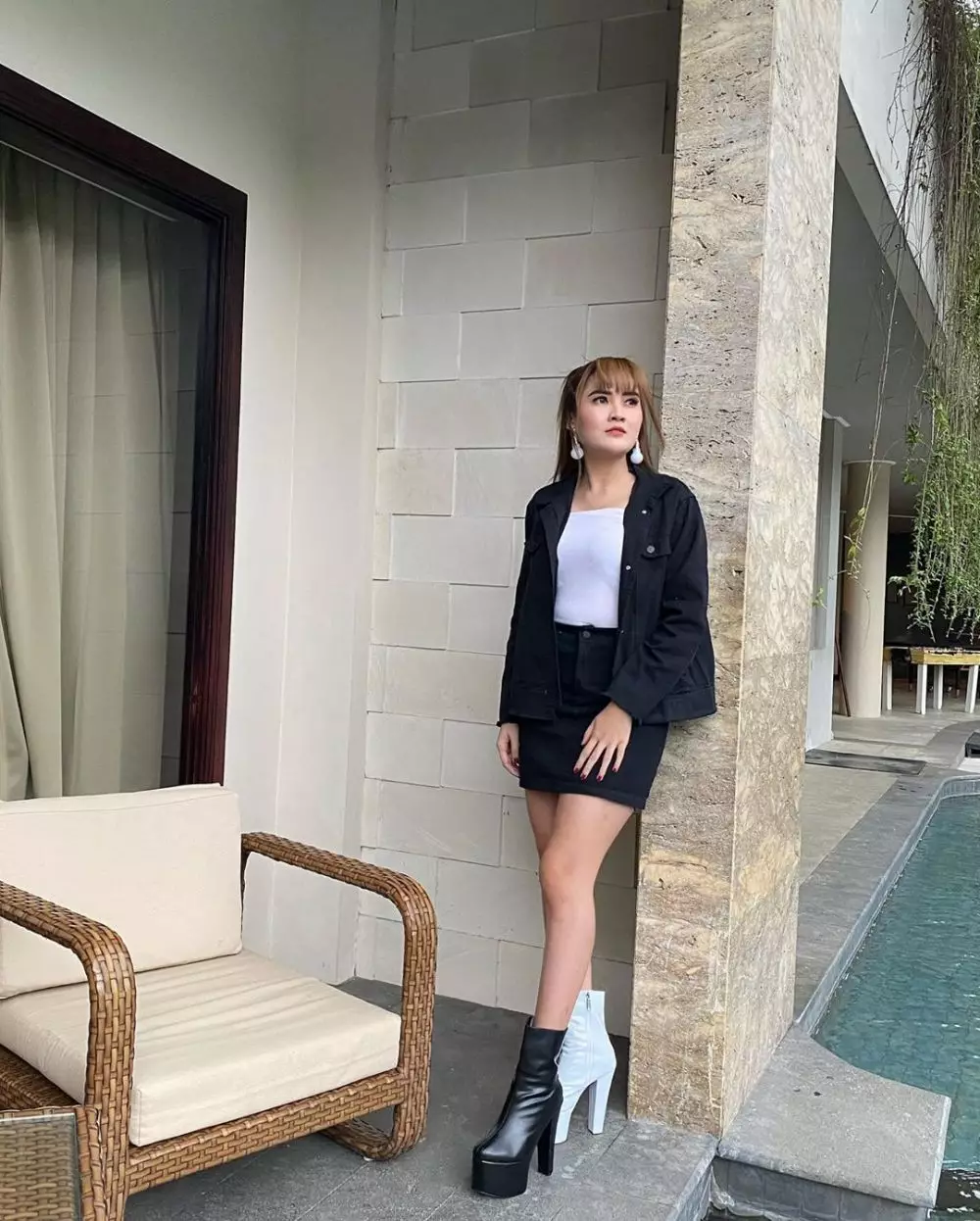 Sepatu Nella Kharisma  Instagram 