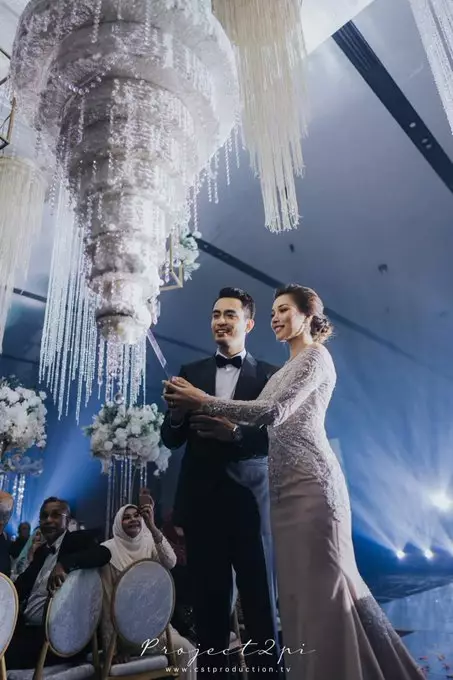 kue pernikahan tergantung berbagai sumber