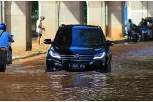 Diguyur hujan deras, ini 14 titik parah banjir Jakarta