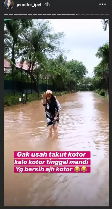 hujan deras jakarta seleb banjir © 2020 brilio.net hujan deras jakarta seleb banjir © 2020 brilio.net