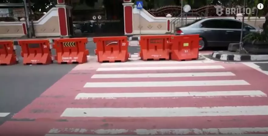 Mengenal warna marka jalan dan fungsinya Brilio.net  Mengenal warna marka jalan dan fungsinya Brilio.net