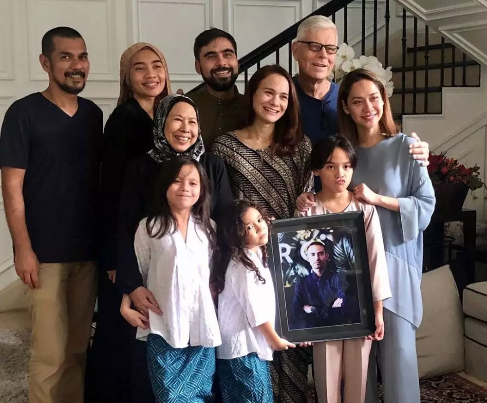 Momen BCL pemotretan bareng keluarga Ashraf Sinclair Instagram 