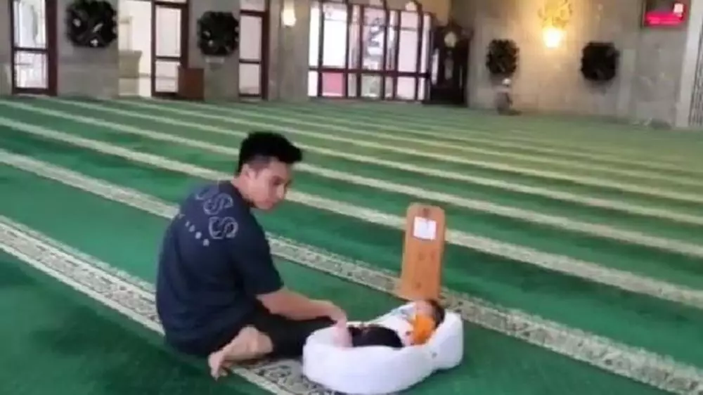 Kiano temani Baim Wong ke masjid  Instagram  Kiano temani Baim Wong ke masjid  Instagram
