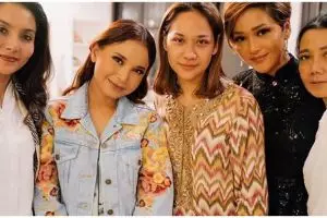 6 Momen BCL dijenguk selebriti, diberi dukungan & semangat