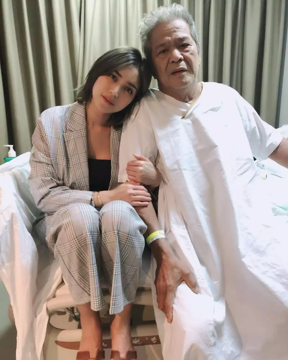 kedekatan Jessica Iskandar dan ayahnya © 2020 instagram.com