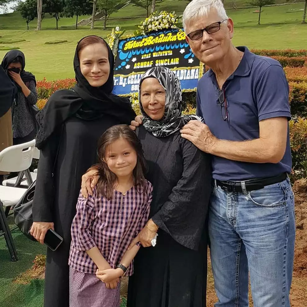 Momen haru keluarga Ashraf Sinclair pamit pulang ke Malaysia