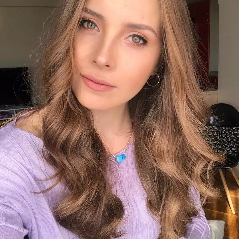 Melek di Drama Turki Elif instagram 