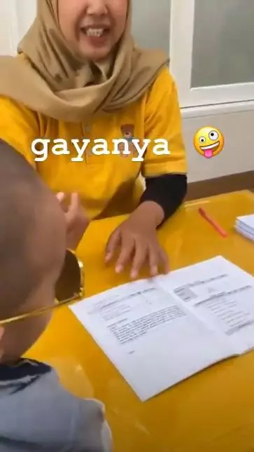 bella shofie ambil rapot anak © 2020 brilio.net