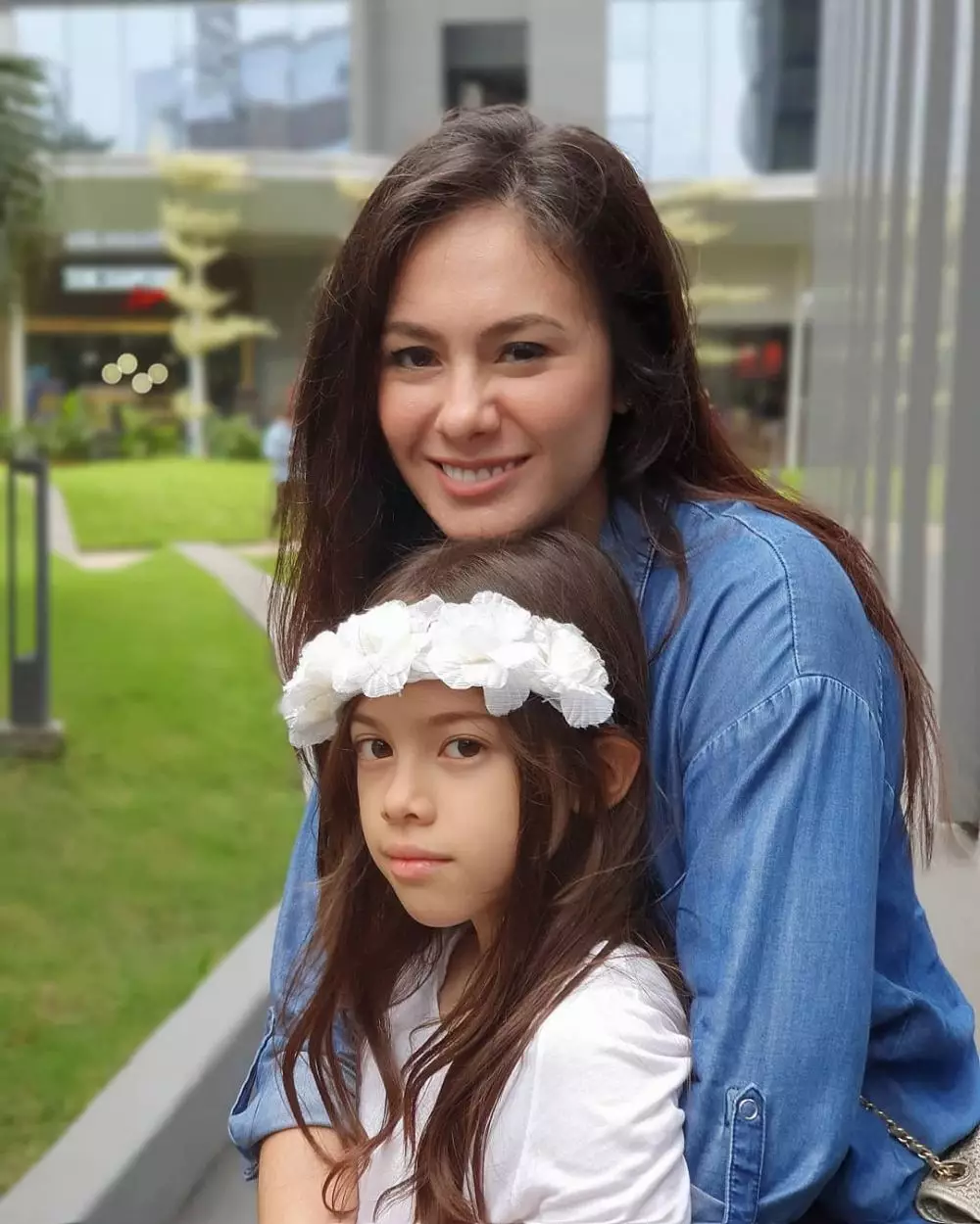 Anak Wulan Guritno jenguk Noah  Instagram