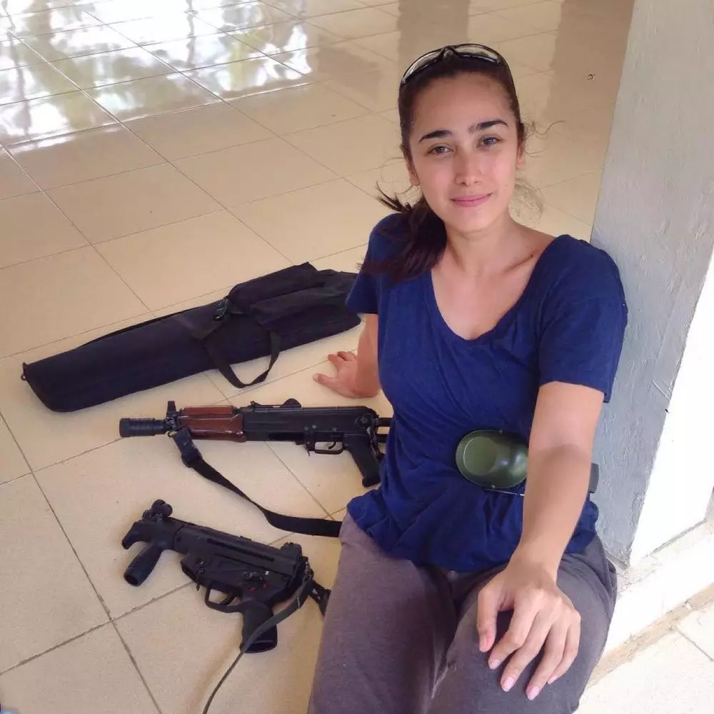 Penampilan natural Alexandra Gottardo  Instagram