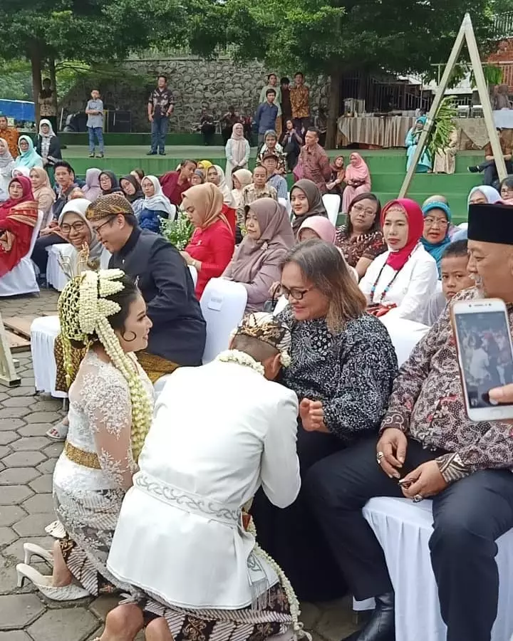 Pernikahan Satrio anak Dono 'Warkop' berbagai sumber