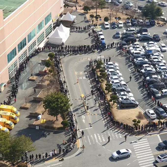 Potret antrean warga Daegu beli masker Instagram  Potret antrean warga Daegu beli masker Instagram