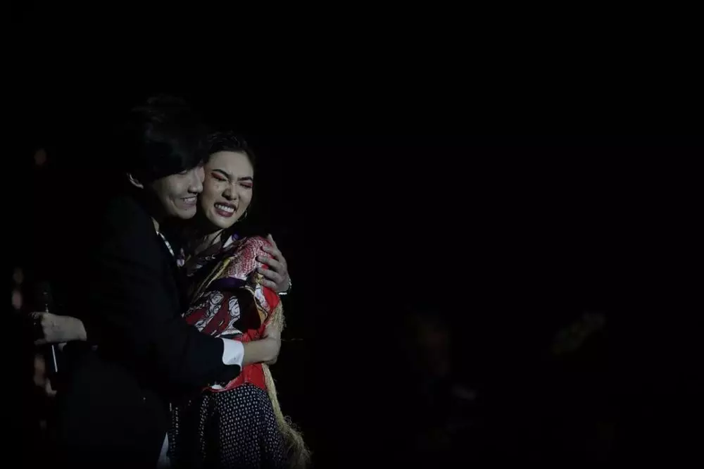 Isyana Sarasvati ajak suami manggung berbagai sumber