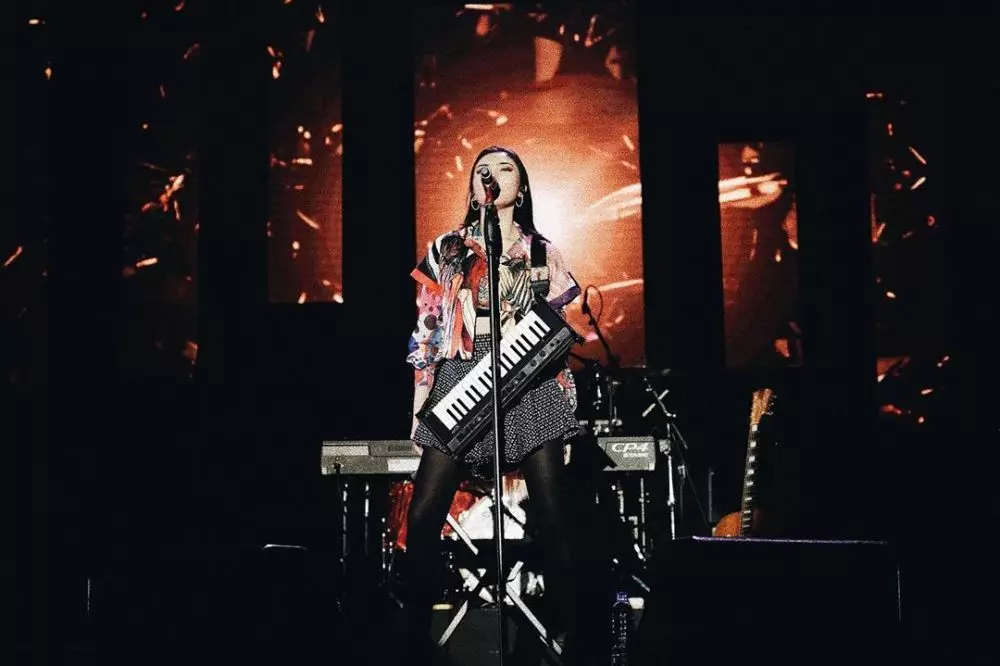 Isyana Sarasvati ajak suami manggung berbagai sumber