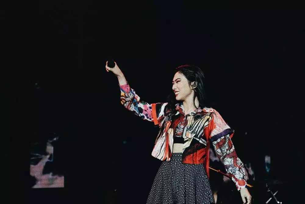 Isyana Sarasvati ajak suami manggung berbagai sumber