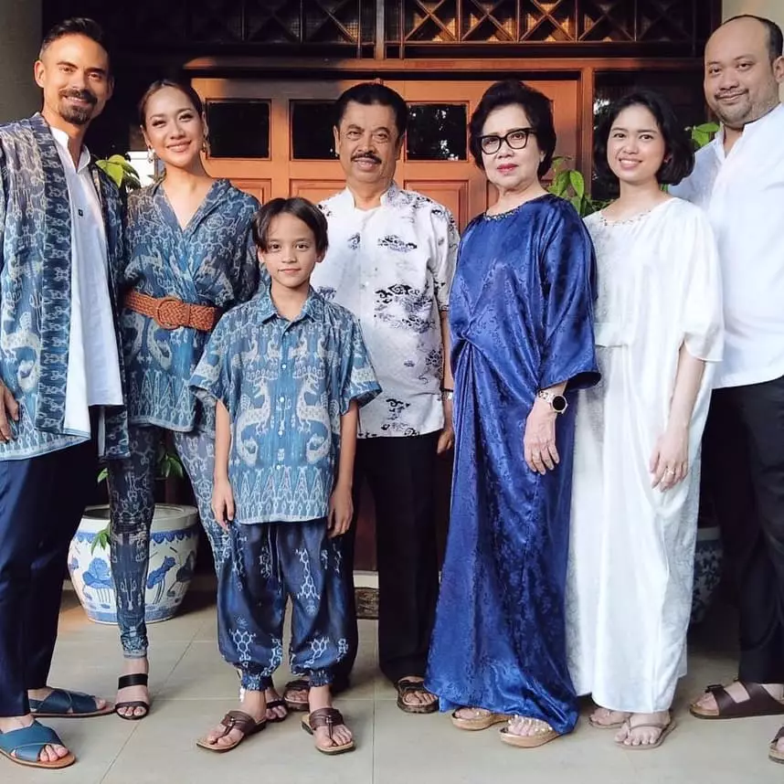 potret ibunda BCL yang miliki paras cantik Instagram