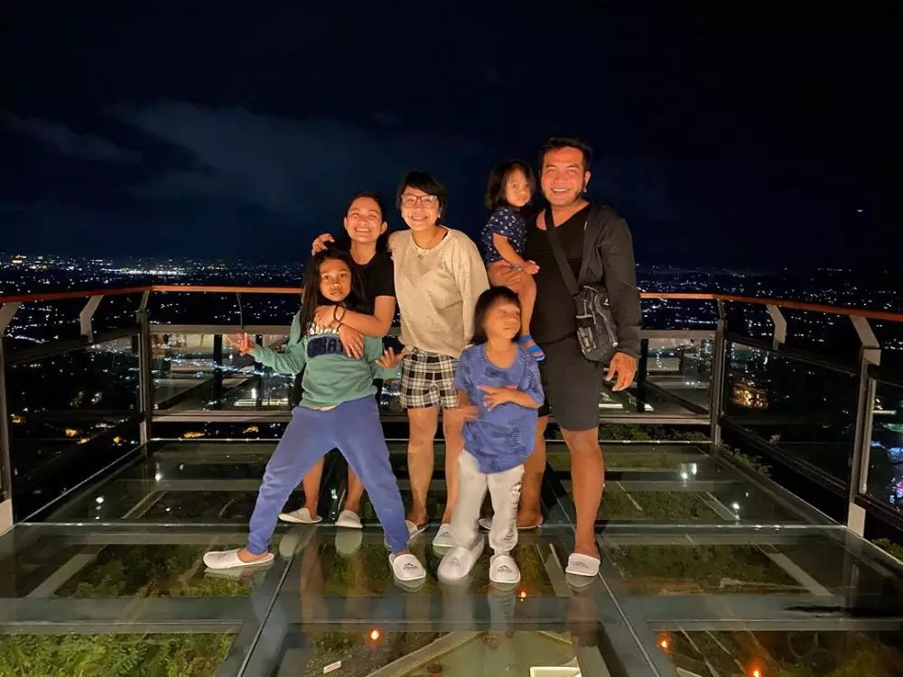 Momen kedekatan Erix Soekamti dan kedua istrinya Instagram  Momen kedekatan Erix Soekamti dan kedua istrinya Instagram