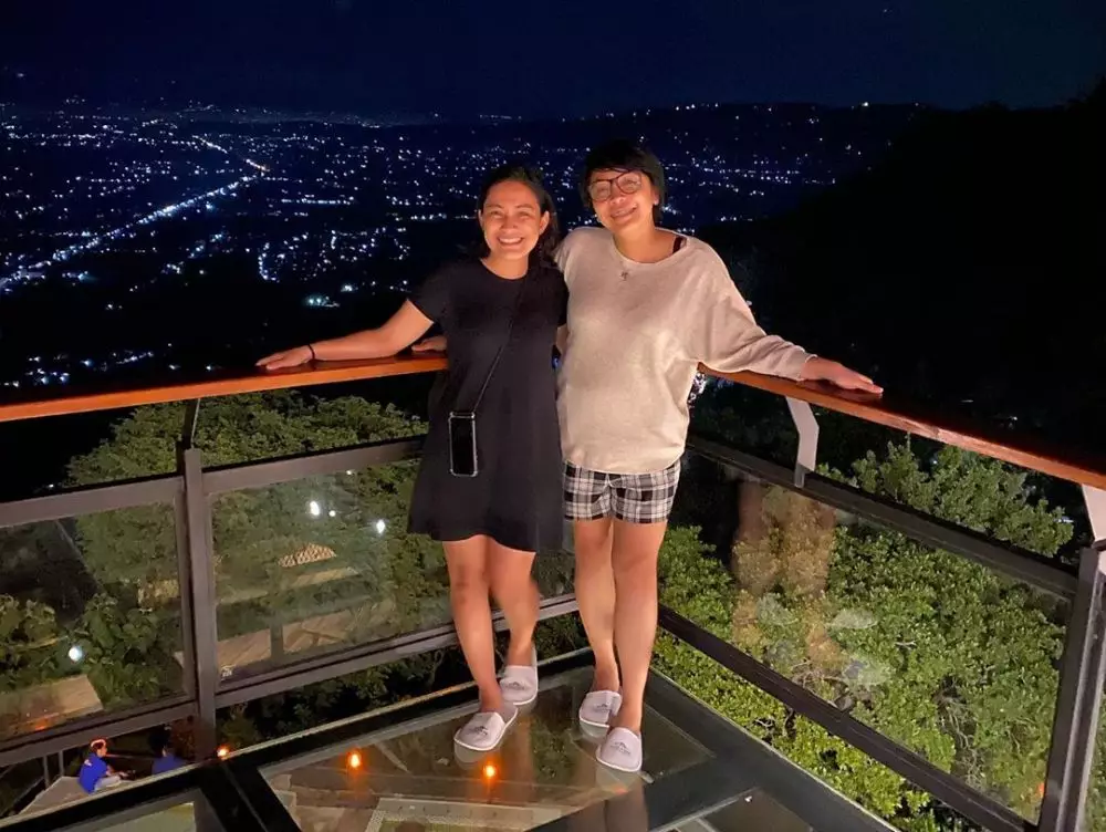 Momen kedekatan Erix Soekamti dan kedua istrinya Instagram  Momen kedekatan Erix Soekamti dan kedua istrinya Instagram