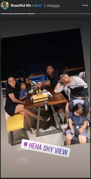 Momen kedekatan Erix Soekamti dan kedua istrinya Instagram  Momen kedekatan Erix Soekamti dan kedua istrinya Instagram