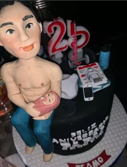 Seleb dapat kue ultah antimainstream dari pasangan Instagram 