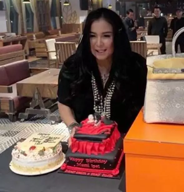 Seleb dapat kue ultah antimainstream dari pasangan Instagram 