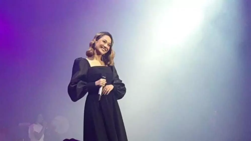 Nyanyikan lagu Cinta Sejati Instagram/@bungaashrafnoah ; @obay_baru Nyanyikan lagu Cinta Sejati Instagram/@bungaashrafnoah ; @obay_baru