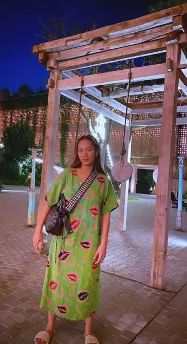 4 potret Tara Basro memakai daster Instagram