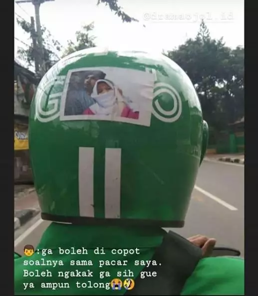 driver ojol ingat keluarga © 2020 brilio.net driver ojol ingat keluarga © 2020 brilio.net