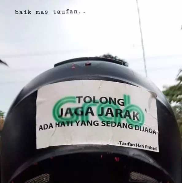 driver ojol ingat keluarga © 2020 brilio.net driver ojol ingat keluarga © 2020 brilio.net