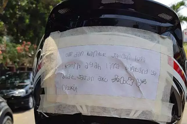 driver ojol ingat keluarga © 2020 brilio.net driver ojol ingat keluarga © 2020 brilio.net