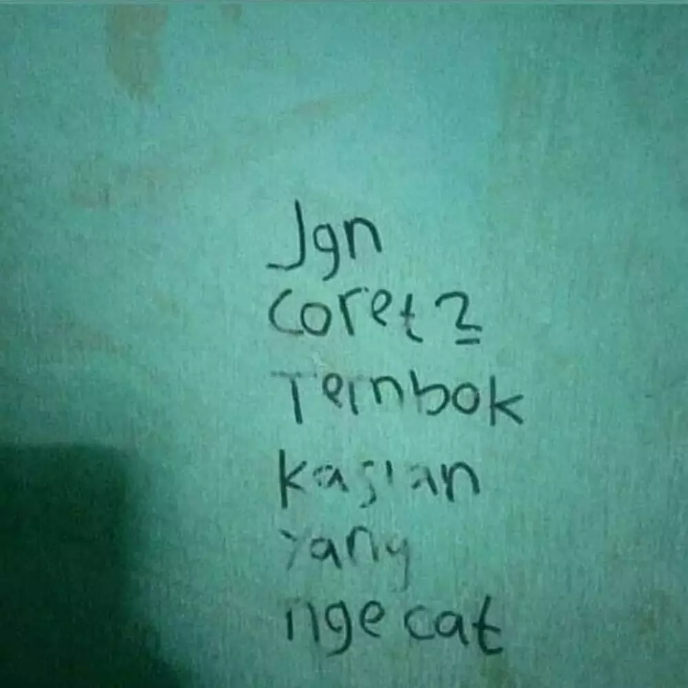 potret lucu jenis peringatan di Indonesia © 2020 instagram.com