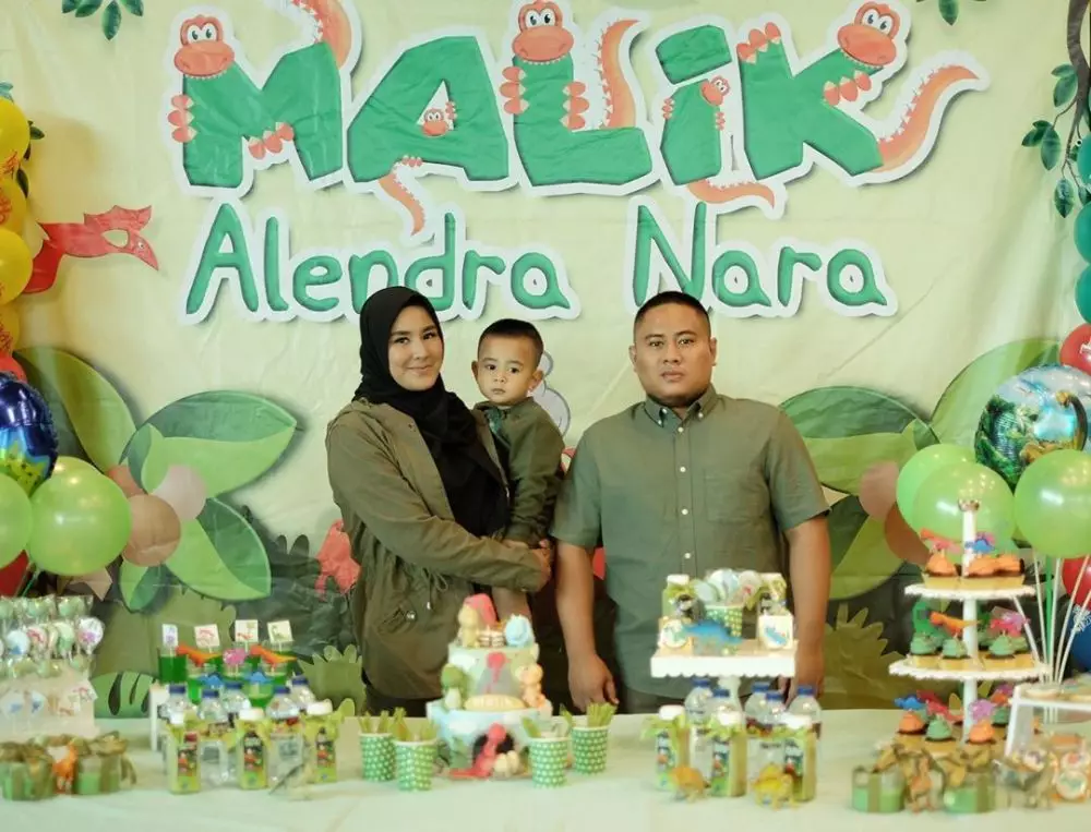 Artis yang jatuh hati pada politisi © 2020 brilio.net