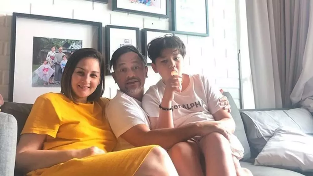 Mona Ratuliu pamer perut © 2020 Instagram/@monaratuliu Mona Ratuliu pamer perut © 2020 Instagram/@monaratuliu