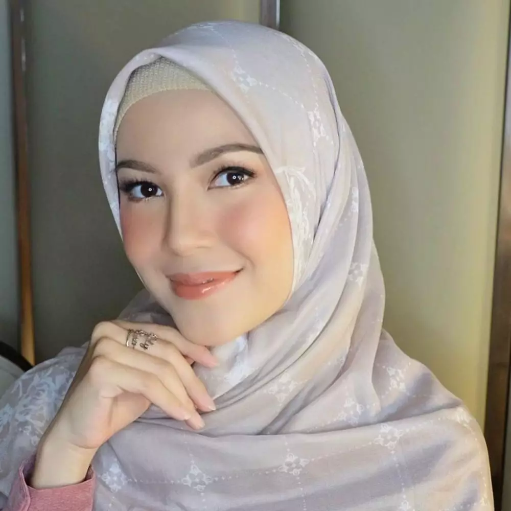 gangguan pendengaran seleb © 2020  Instagram/@ratnagalih ;  @shae_official gangguan pendengaran seleb © 2020  Instagram/@ratnagalih ;  @shae_official