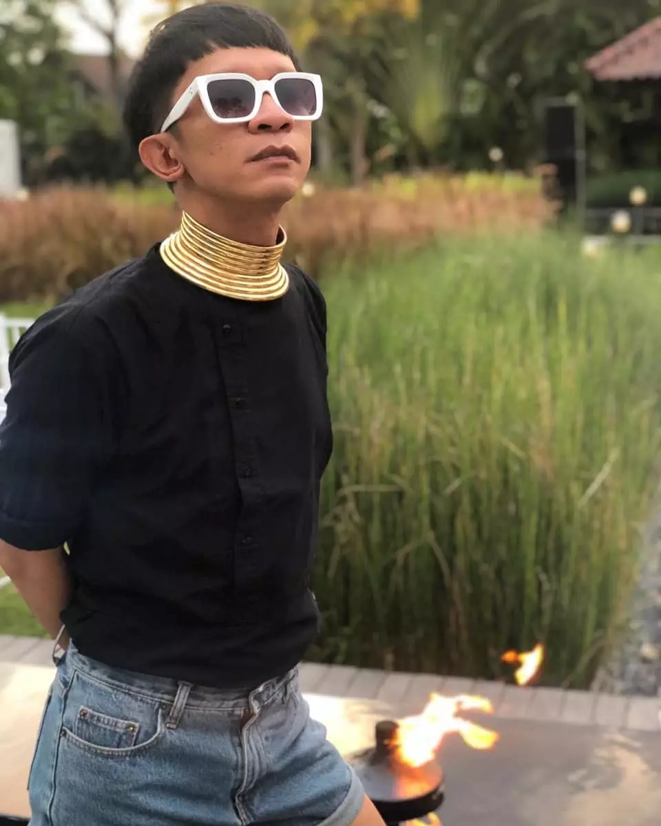 gangguan pendengaran seleb © 2020  Instagram/@ratnagalih ;  @shae_official gangguan pendengaran seleb © 2020  Instagram/@ratnagalih ;  @shae_official