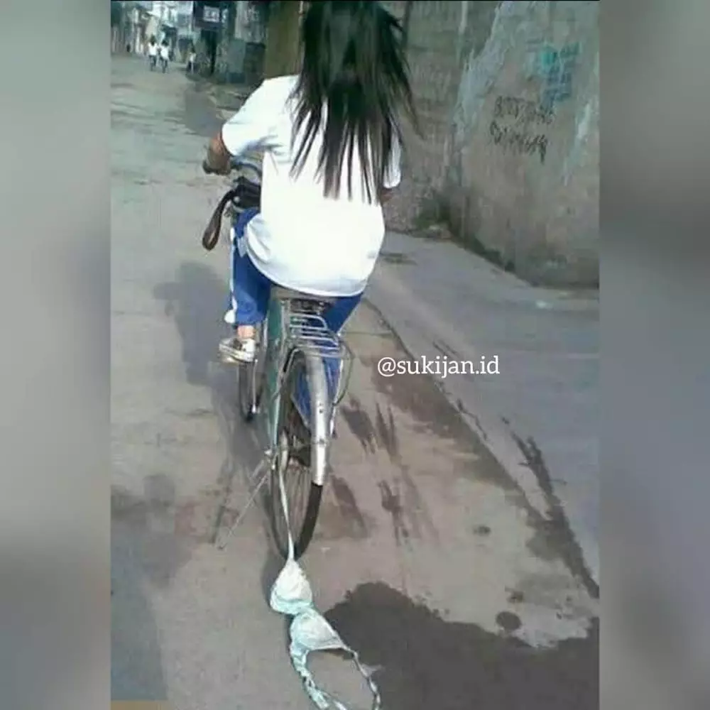 momen absurd saat bersepeda © 2020 1cak.com momen absurd saat bersepeda © 2020 1cak.com