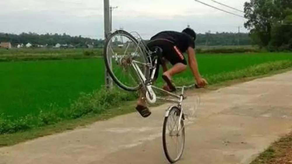 momen absurd saat bersepeda © 2020 1cak.com momen absurd saat bersepeda © 2020 1cak.com